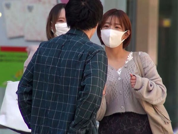 【素人】「はぁはぁ♥」チンポ舐めきもちよくせてあげる女‼そのままバックで突かれイってしまう‼