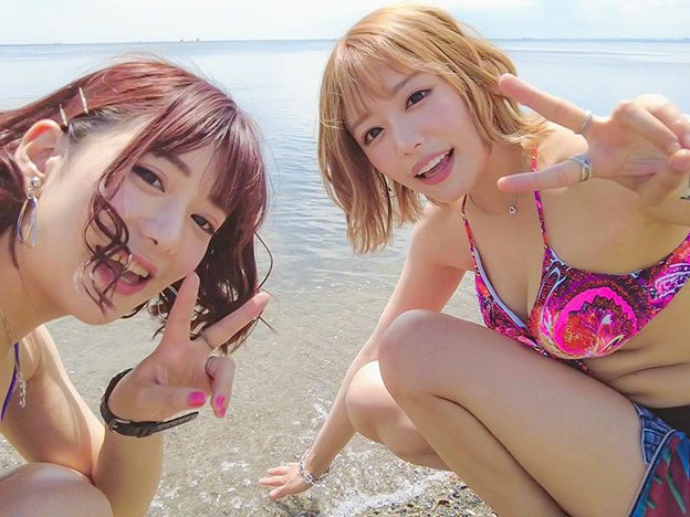 【逆ナンギャル】冴えない男を逆ナンパYeah？夏×海×ギャルの組み合わせは無敵っしょ！小悪魔GALのチンポ狩りビーチトランス！